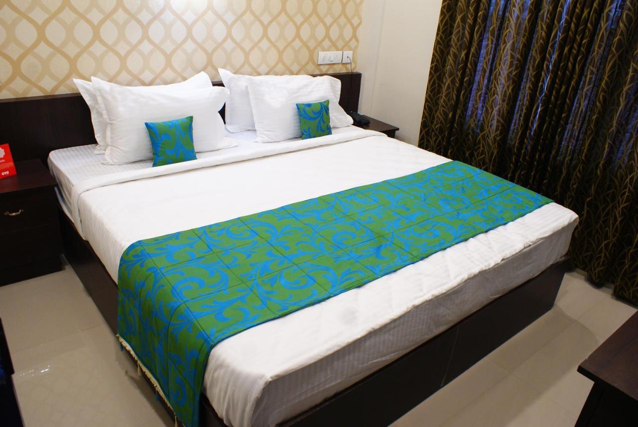 Collection O 8267 Galaxy Inn Kochi Exteriör bild