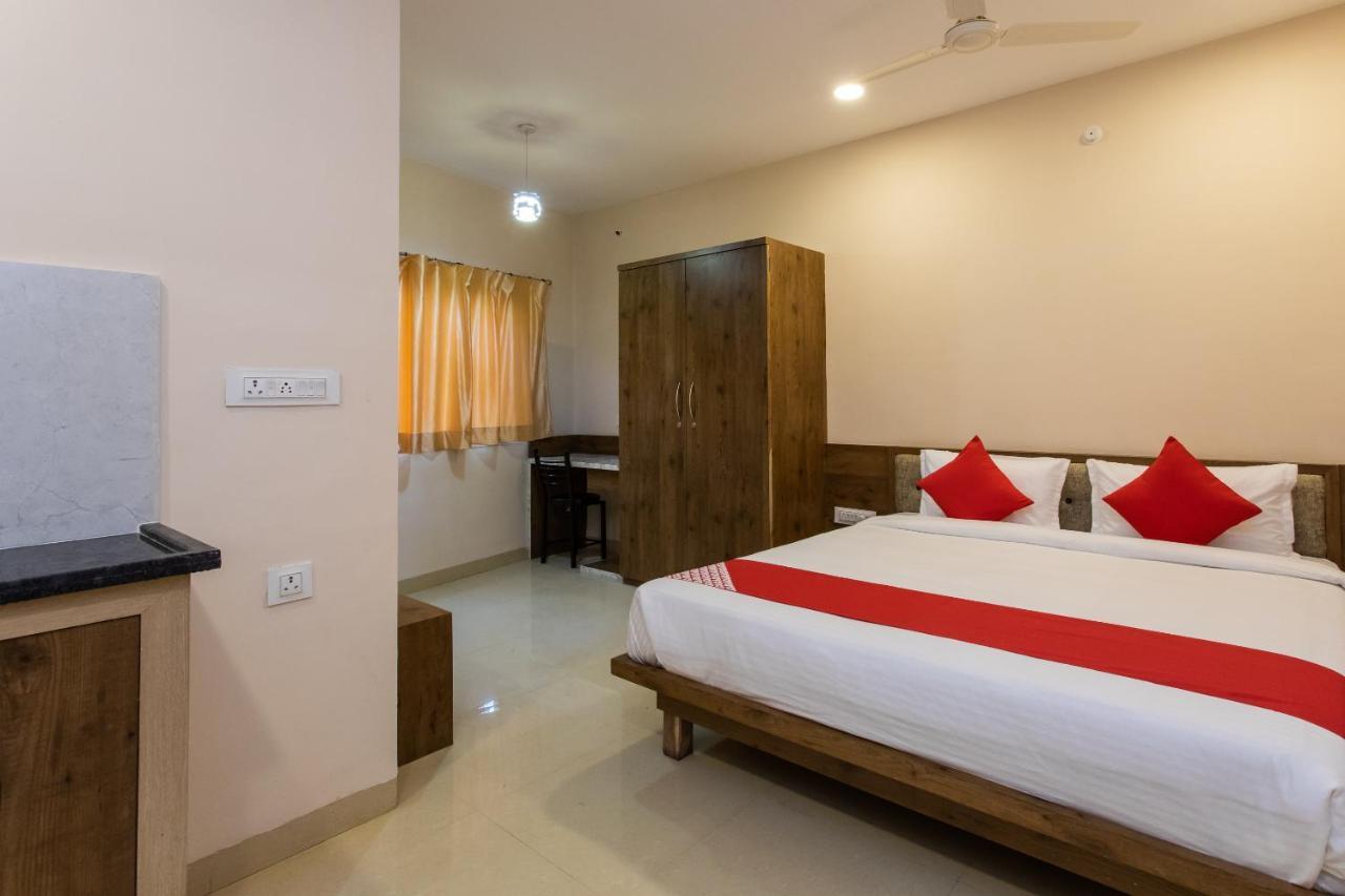 Collection O 8267 Galaxy Inn Kochi Exteriör bild