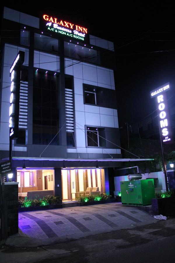 Collection O 8267 Galaxy Inn Kochi Exteriör bild