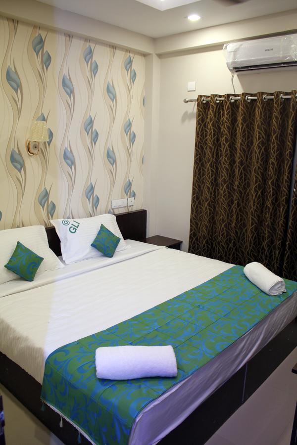 Collection O 8267 Galaxy Inn Kochi Exteriör bild