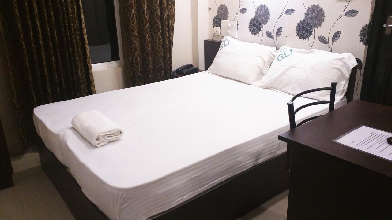 Collection O 8267 Galaxy Inn Kochi Exteriör bild